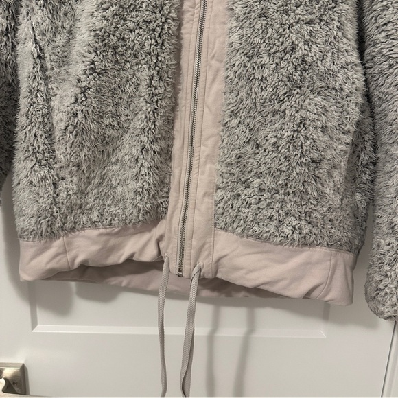 Lululemon Warmth Restore Sherpa Full Zip Jacket Hoodie Reversible Size Small - Picture 3 of 16